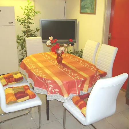 Tulipan Vendeghaz Apartment
