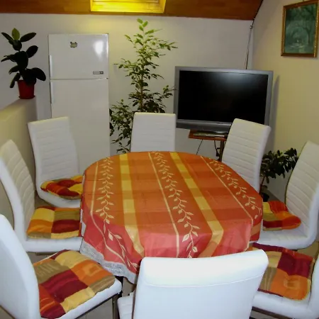 Tulipan Vendeghaz Apartment *