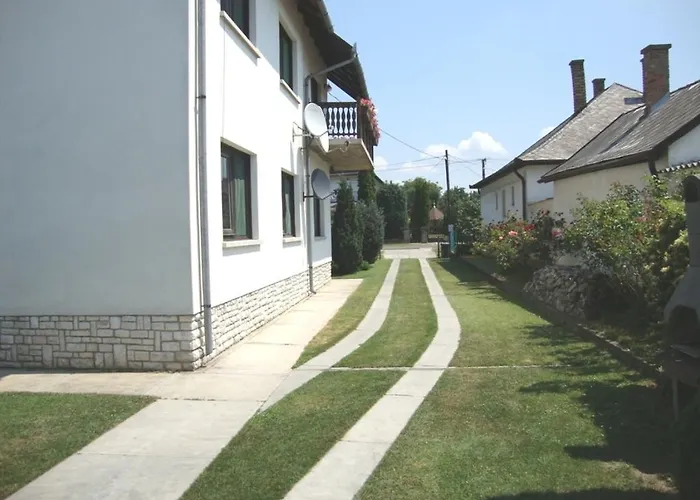 Tulipan Vendeghaz דירה *